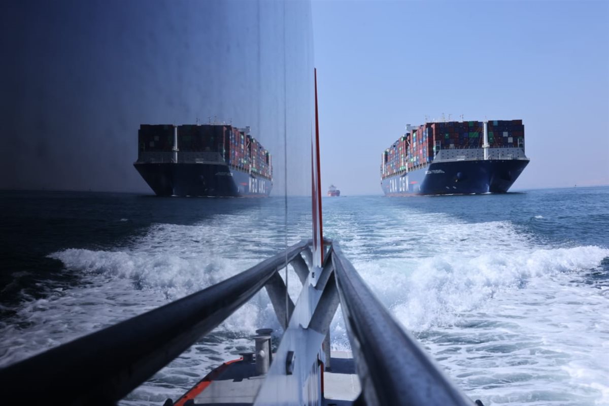 عبور السفن العملاقة من قناة السويس، فيتو