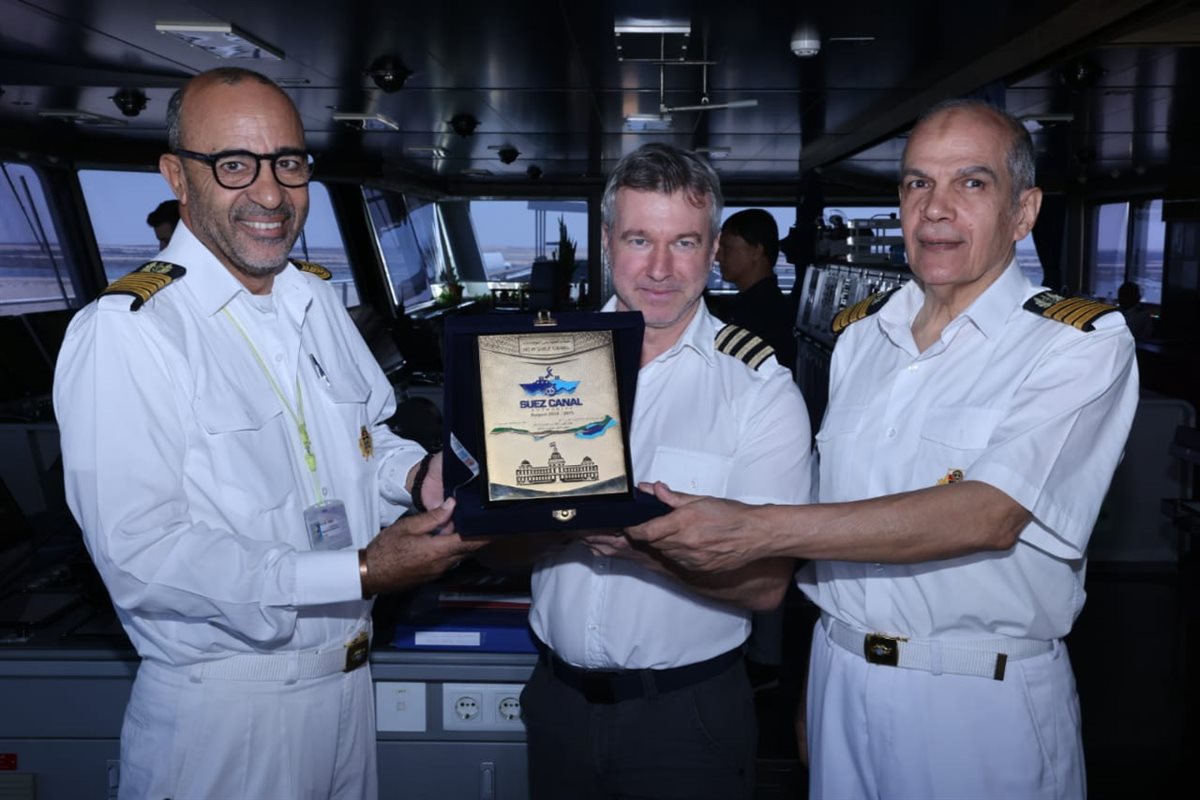 عبور السفن العملاقة من قناة السويس، فيتو