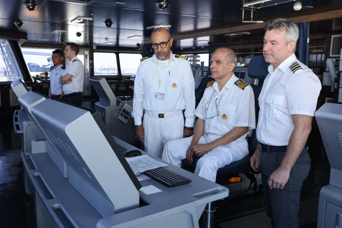 عبور السفن العملاقة من قناة السويس، فيتو