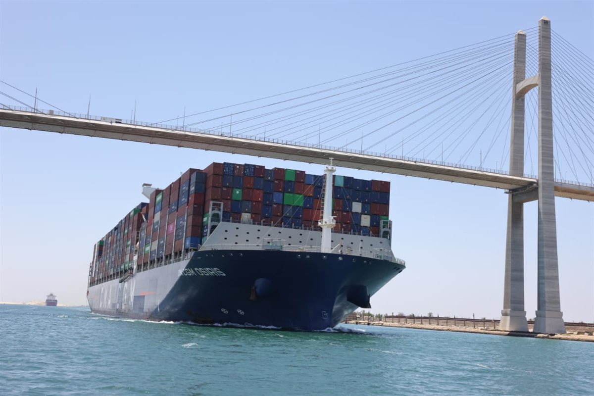 عبور السفن العملاقة من قناة السويس، فيتو