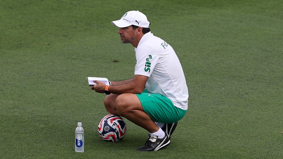 أبيل فيريرا، المدير الفني لفريق بالميراس،فيتو