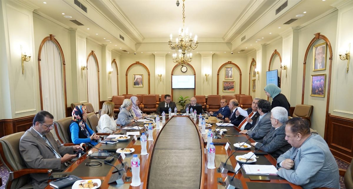 اجتماع لجنة قطاع الدراسات البينية