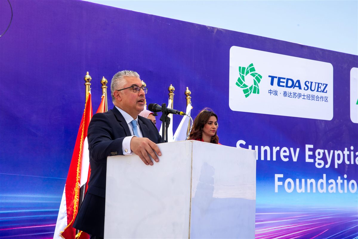 جانب من وضع حجر الأساس، فيتو