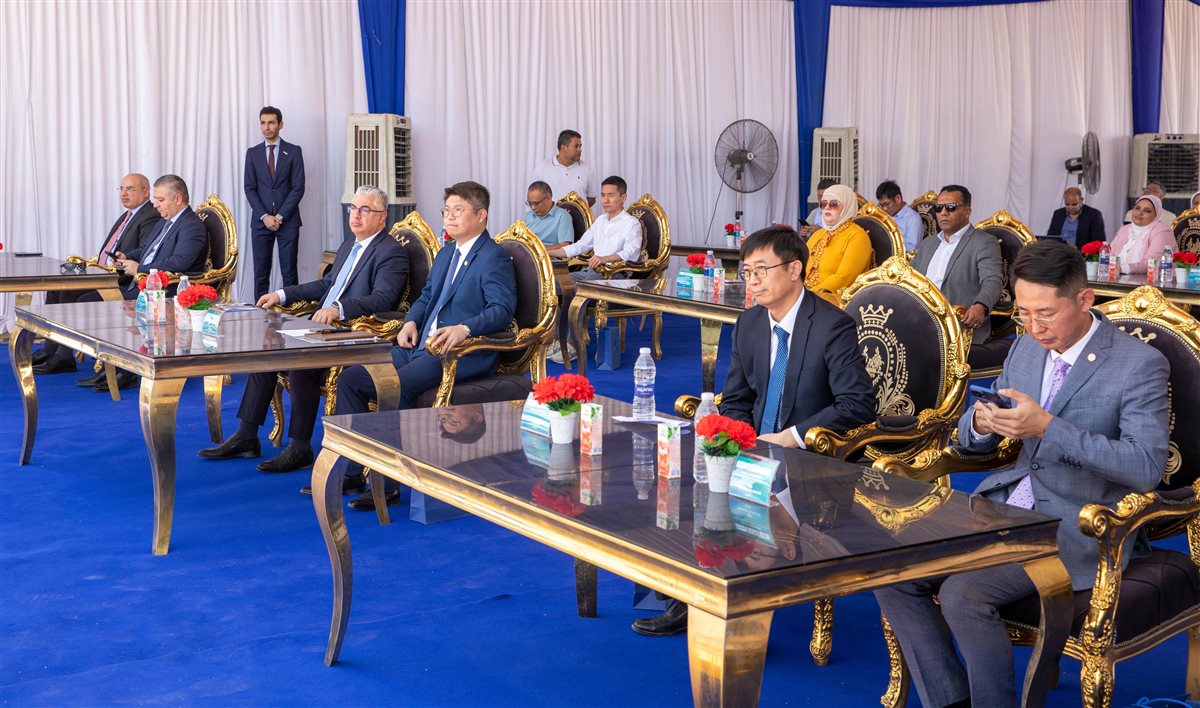 جانب من وضع حجر الأساس، فيتو