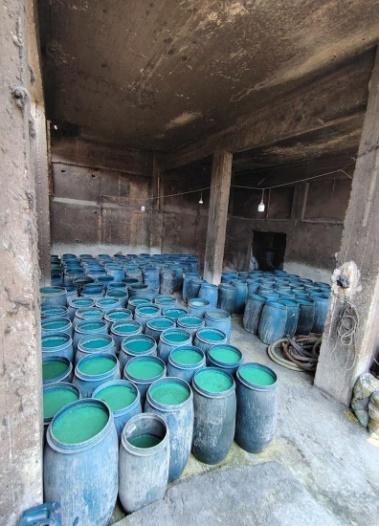 ضبط مصنع غير مرخص لإنتاج الأسمدة والمخصبات الزراعية بالقليوبية