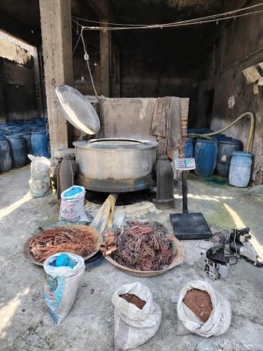 ضبط مصنع غير مرخص لإنتاج الأسمدة والمخصبات الزراعية بالقليوبية