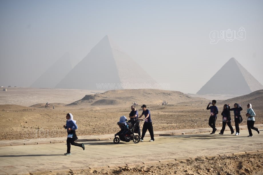 «الأطفال وذويهم» يجذبون الأنظار في نصف ماراثون الأهرامات (5)
