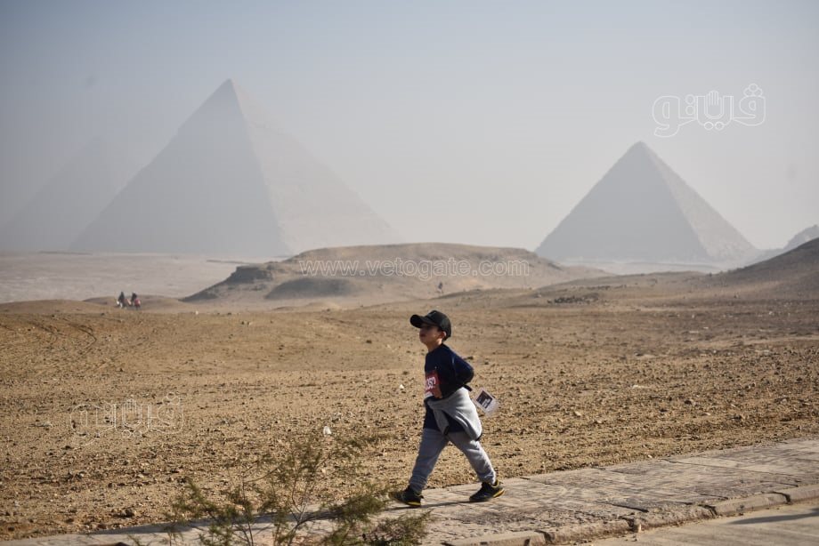 «الأطفال وذويهم» يجذبون الأنظار في نصف ماراثون الأهرامات (7)