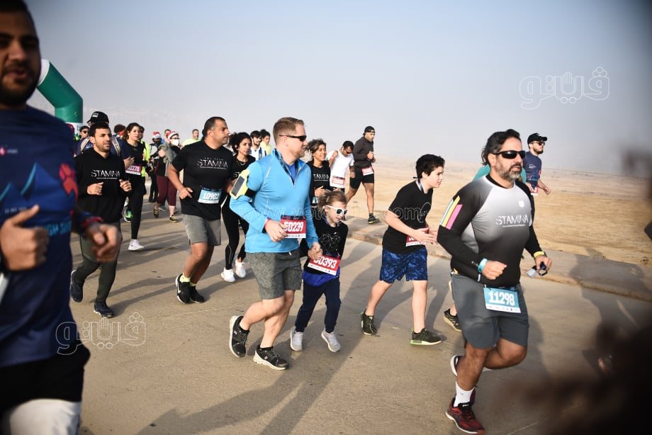 «الأطفال وذويهم» يجذبون الأنظار في نصف ماراثون الأهرامات (8)