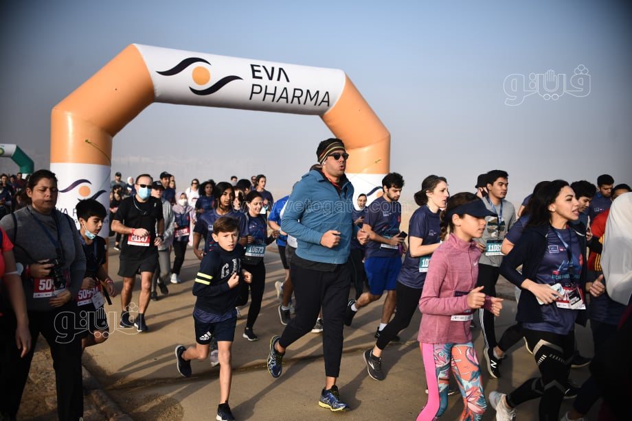 «الأطفال وذويهم» يجذبون الأنظار في نصف ماراثون الأهرامات (12)
