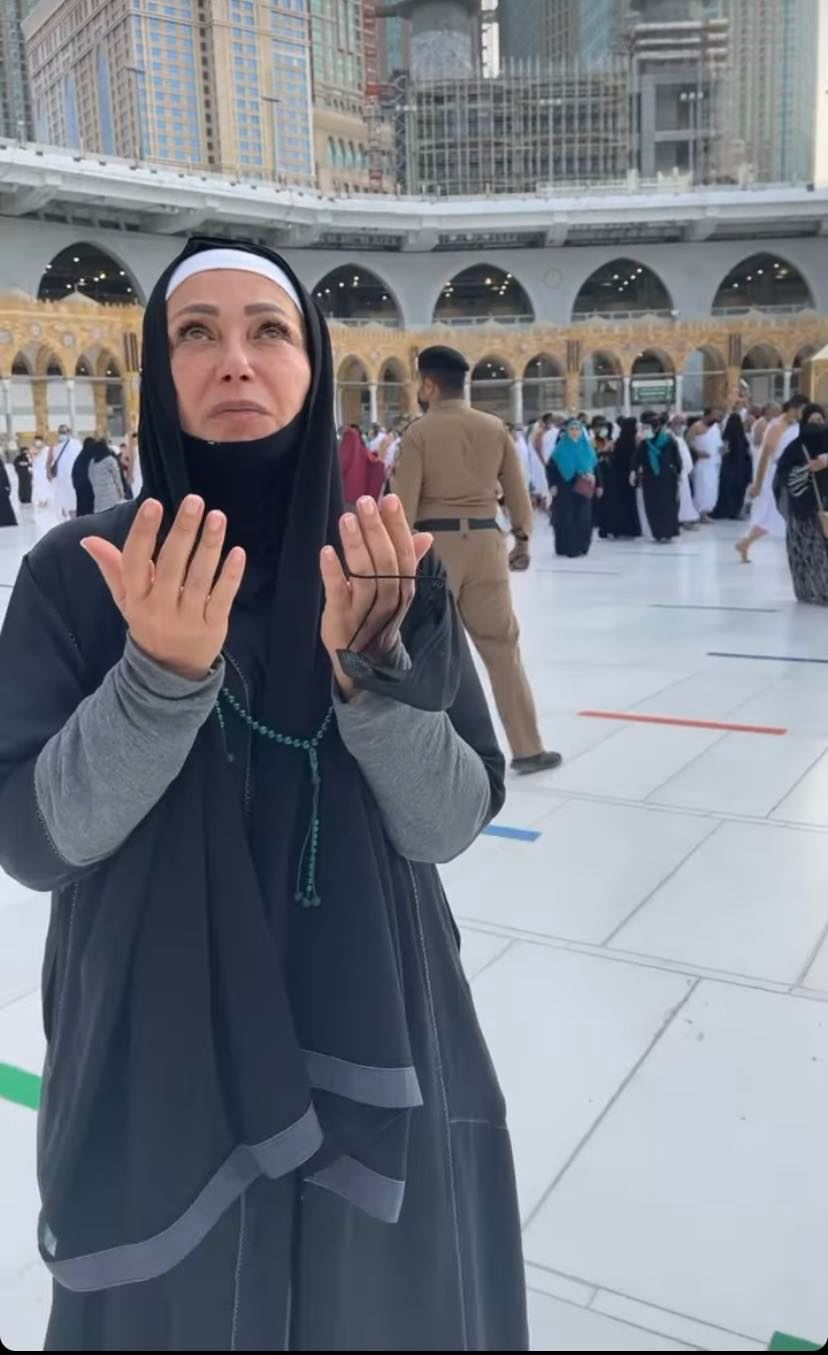 ليلى علوي من أمام الكعبة