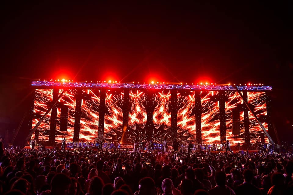 تامر حسني في حفل جامعة مصر (4)