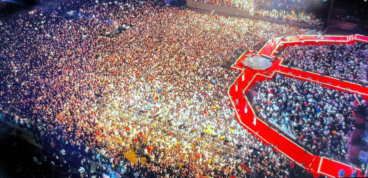 تامر حسني في حفل جامعة مصر (5)