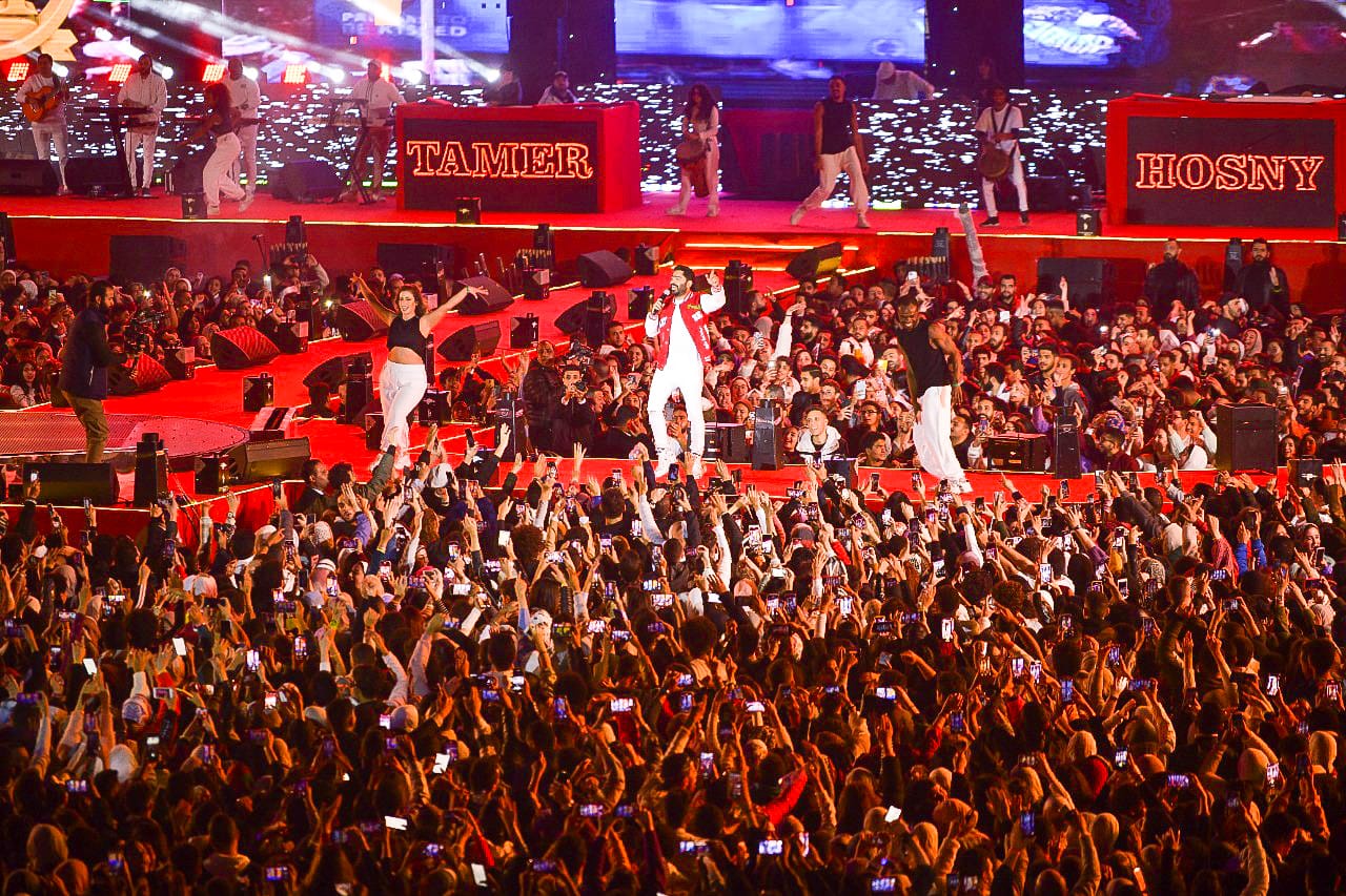 تامر حسني في حفل جامعة مصر (7)