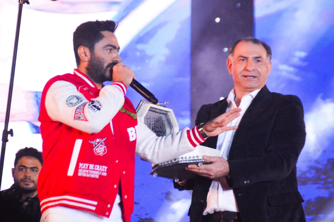 تامر حسني في حفل جامعة مصر (8)