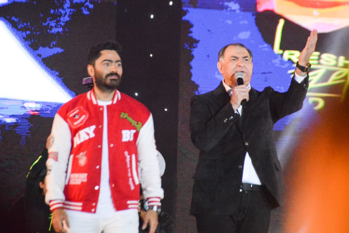 تامر حسني في حفل جامعة مصر (9)