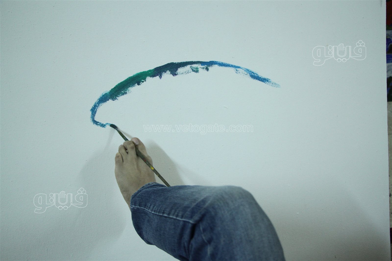 عندما تتحول الاعاقة إلى معجزة.. رضا فضل فنان تشكيلي واستاذ جامعي بلا يدين (1)