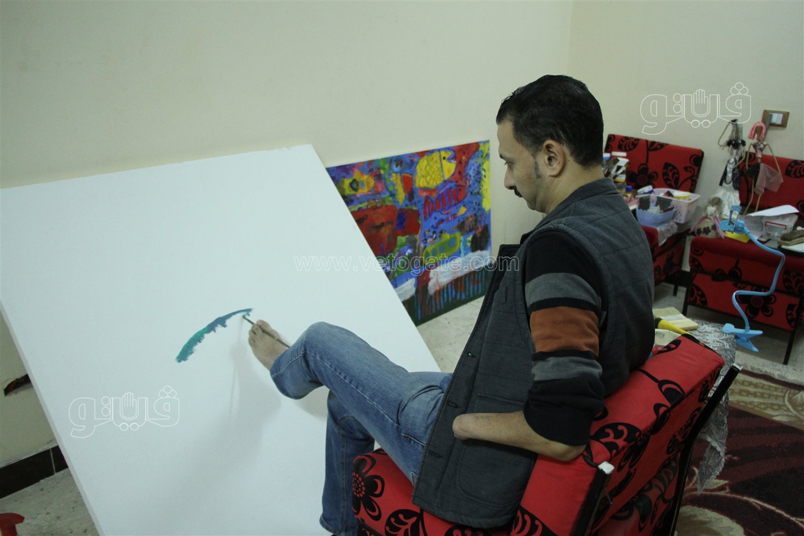 عندما تتحول الاعاقة إلى معجزة.. رضا فضل فنان تشكيلي واستاذ جامعي بلا يدين (10)