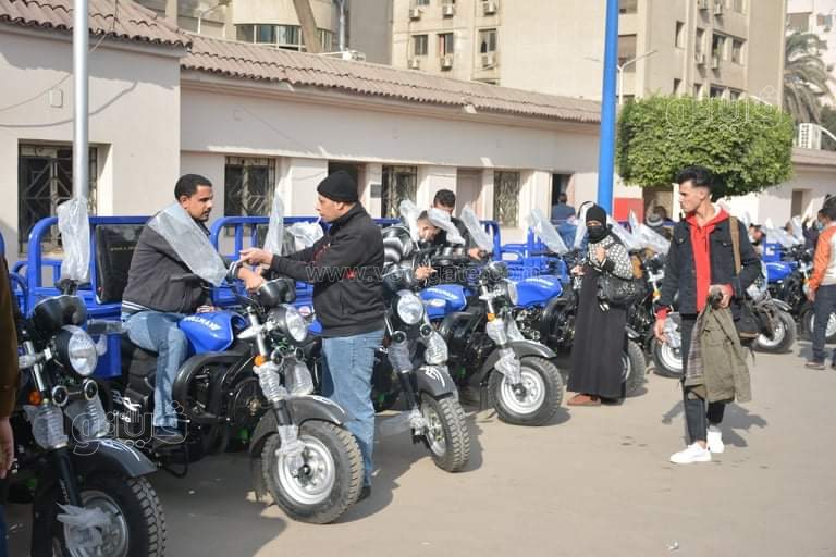 محافظ الجيزة الدولة تولي اهتمامًا كبيرًا بتنفيذ طلبات ذوي الهمم (5)