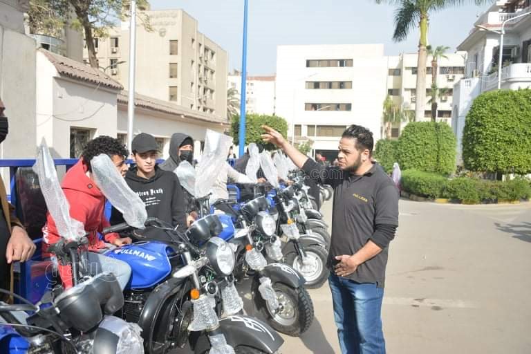 محافظ الجيزة الدولة تولي اهتمامًا كبيرًا بتنفيذ طلبات ذوي الهمم (1)