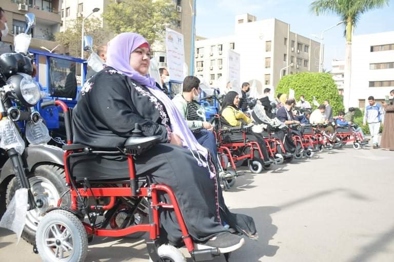 محافظ الجيزة الدولة تولي اهتمامًا كبيرًا بتنفيذ طلبات ذوي الهمم (3)