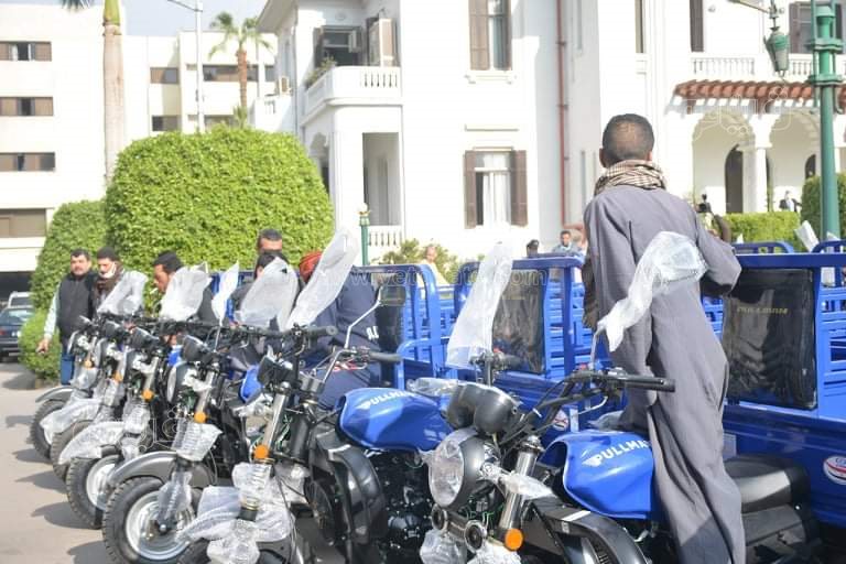 محافظ الجيزة الدولة تولي اهتمامًا كبيرًا بتنفيذ طلبات ذوي الهمم (8)