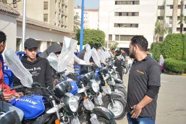 محافظ الجيزة الدولة تولي اهتمامًا كبيرًا بتنفيذ طلبات ذوي الهمم (14)