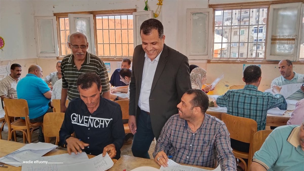 وكيل تعليم دمياط يتابع أعمال الكنترول للتعليم الصناعي