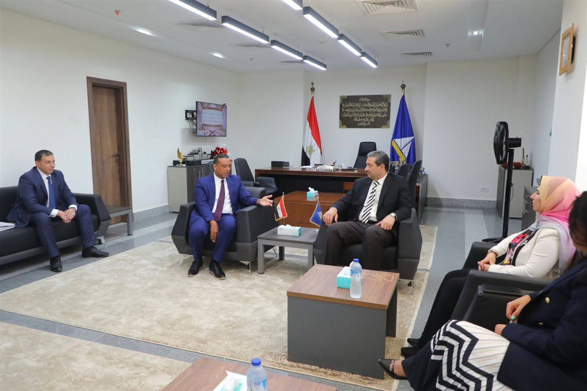 محافظ دمياط مع وفد برنامج الأمم المتحدة للمستوطنات البشرية