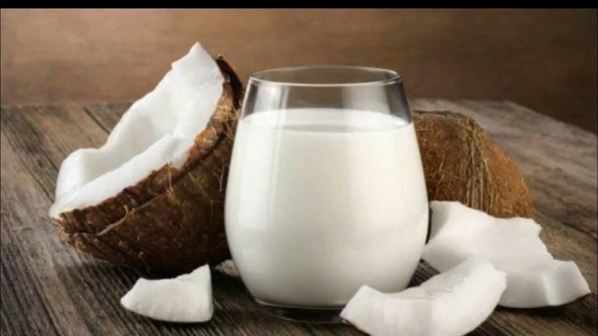 ماء جوز الهند للشعر