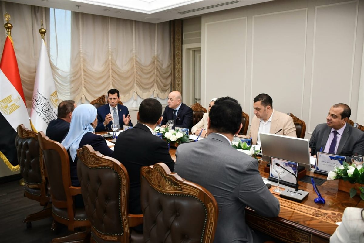 أشرف صبحي يلتقي ممثل صندوق الأمم المتحدة للسكان