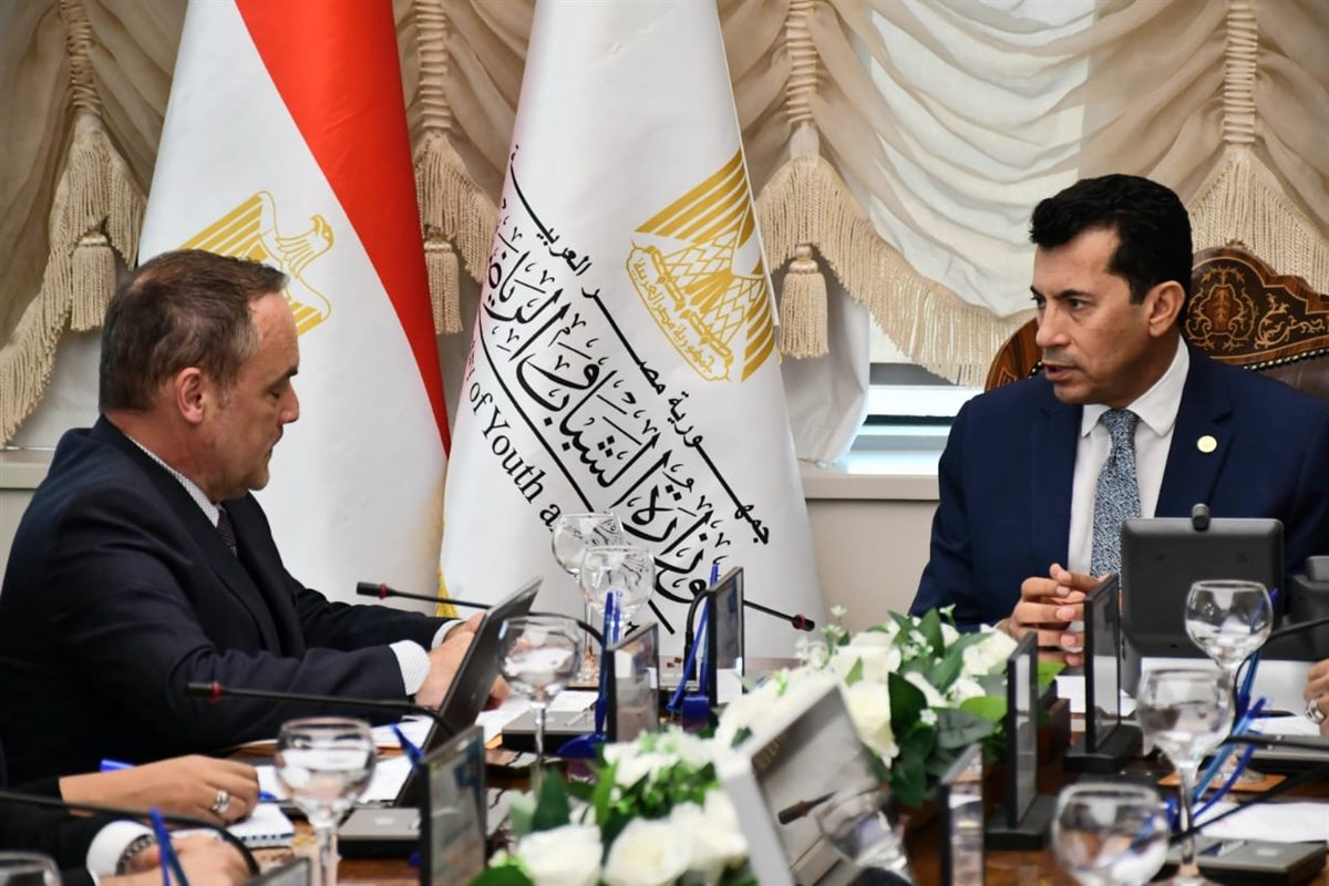 أشرف صبحي يلتقي ممثل صندوق الأمم المتحدة للسكان