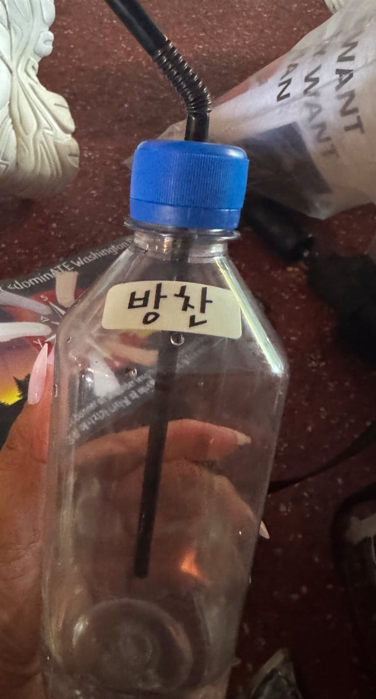 زجاجة مياه أحد أعضاء الفريق، فيتو