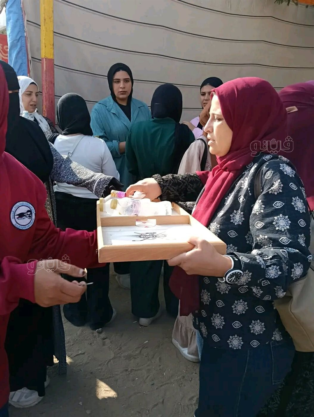 توافد طلاب الثانوية العامة بالشرقية على لجان الامتحانات وسط ترقب لاختبار الفيزياء والتاريخ وتوزيع زجاجات مياه،فيتو