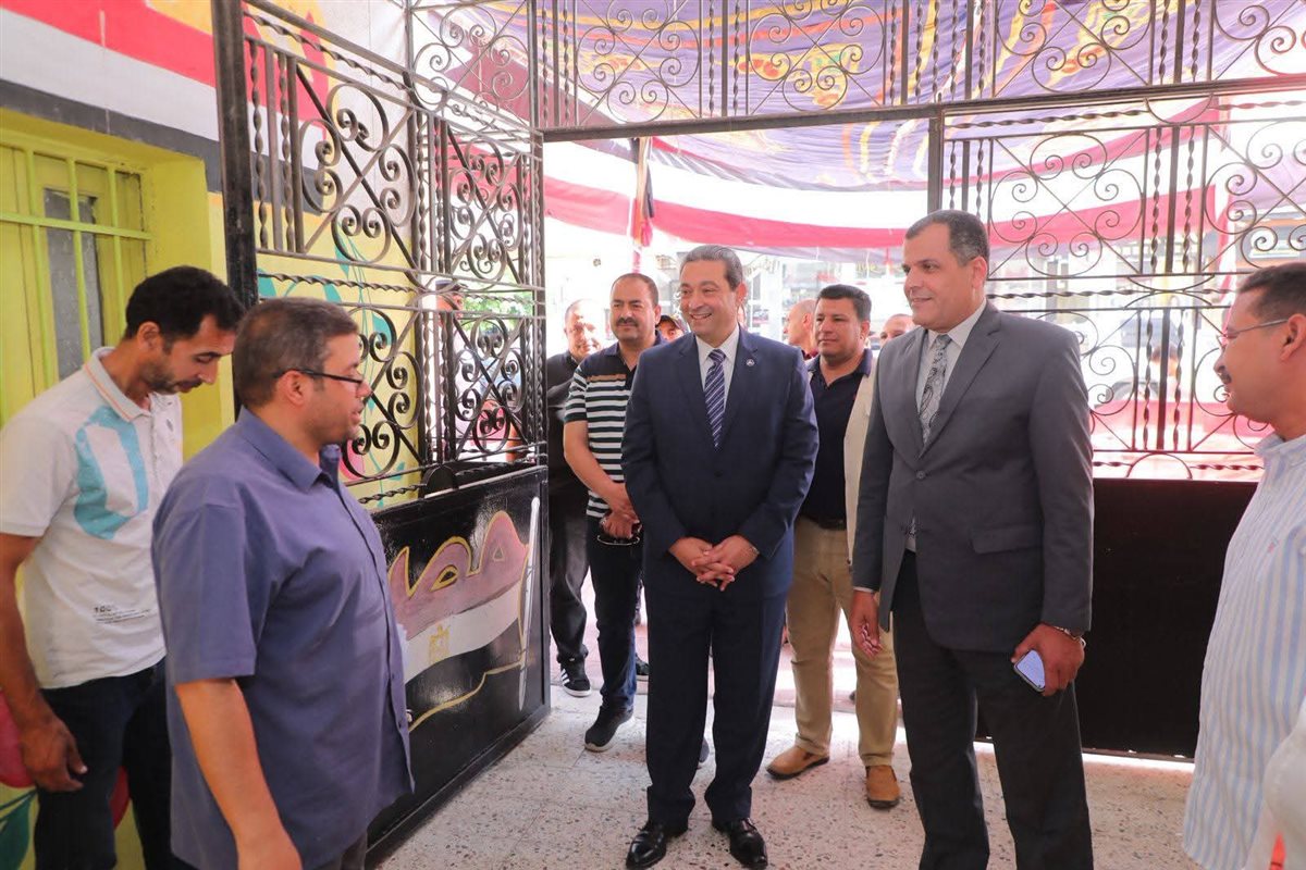 محافظ دمياط يتابع امتحانات الثانوية العامة من قلب الحدث