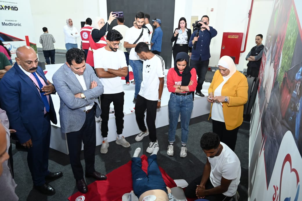 أشرف صبحي يشهد مبادرة بإيدينا ننقذ حياة للتوعية بالموت القلبي المفاجئ
