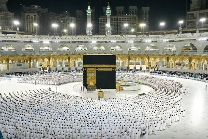 الأفضلية بين العمرة والإنفاق على الفقراء، فيتو