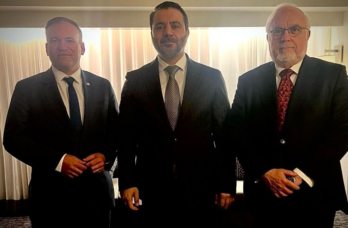 الشيباني يتوسط القس والحاخام، فيتو