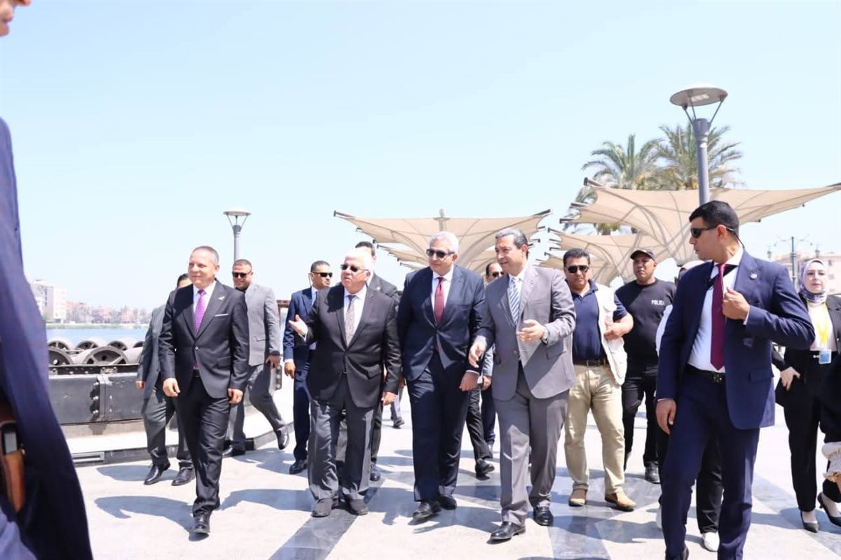محافظ دمياط ووزير التعليم العالي يتفقدان جسر الحضارة
