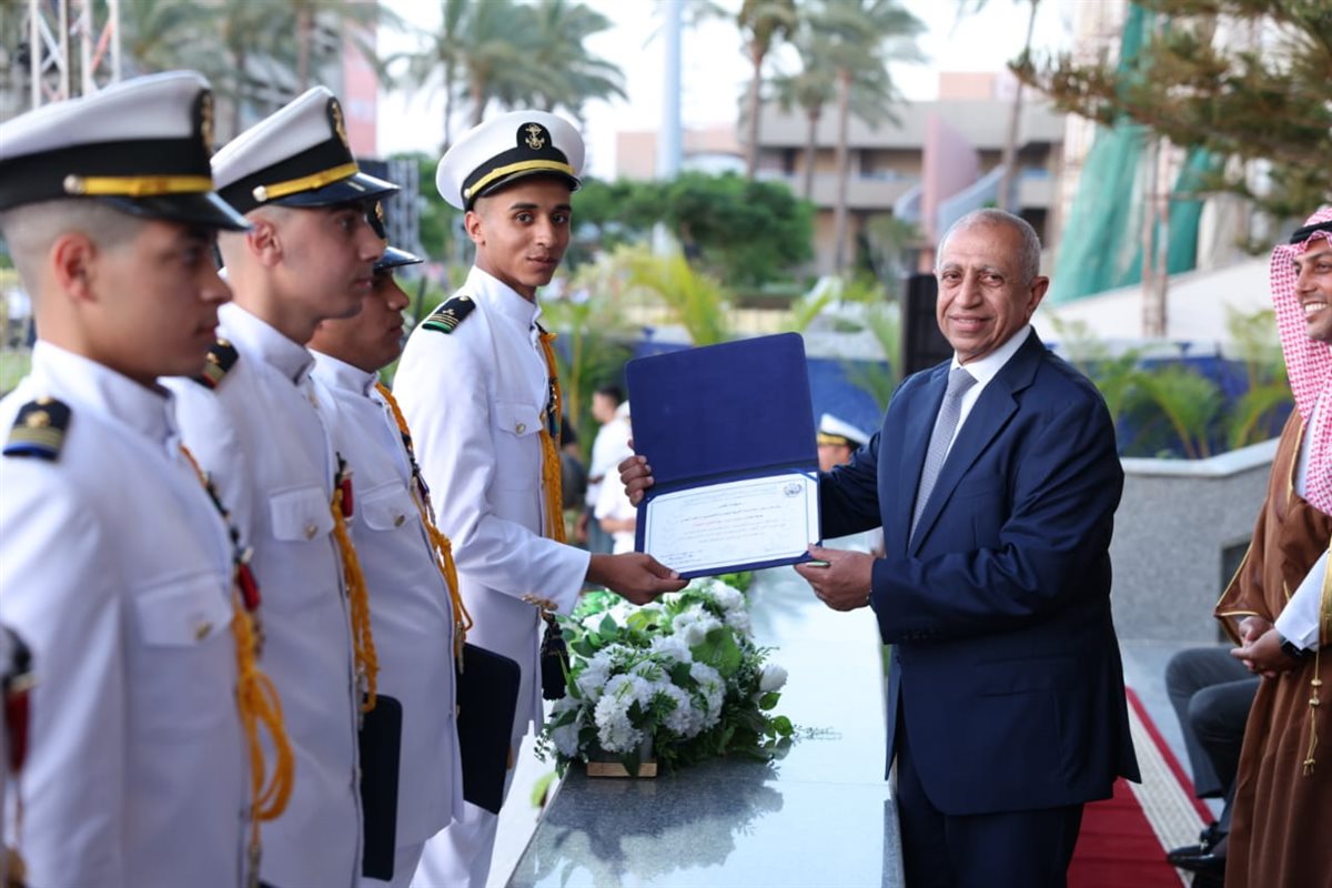 تخريج 112 بحارا من الأكاديمية العربية