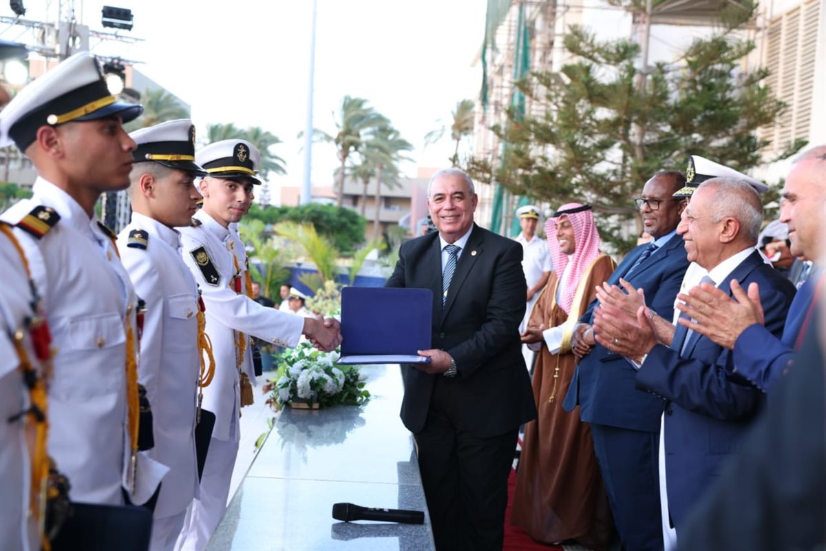 تخريج 112 بحارا من الأكاديمية العربية