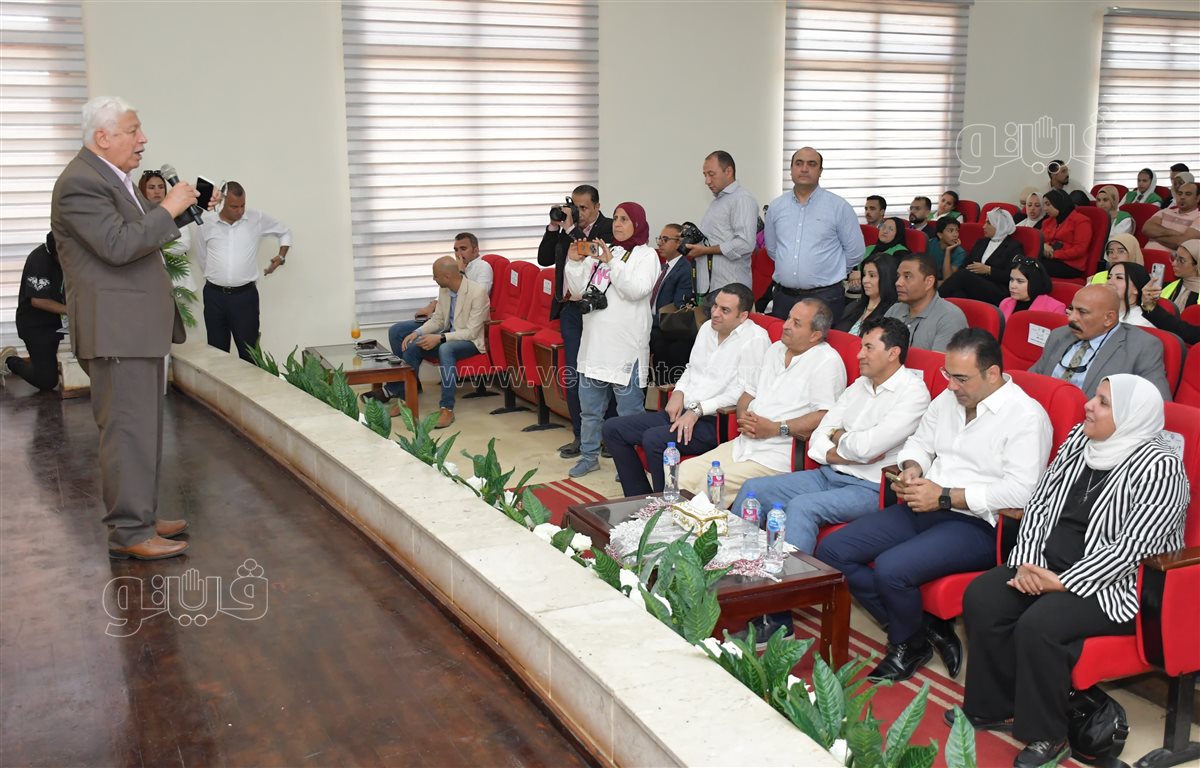 محافظ بورسعيد ووزير الشباب والرياضه بالمدينه الشبابيه، فيتو 