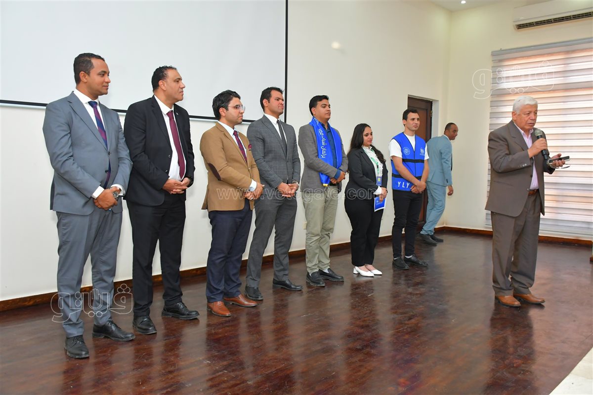 محافظ بورسعيد ووزير الشباب والرياضه بالمدينه الشبابيه، فيتو 