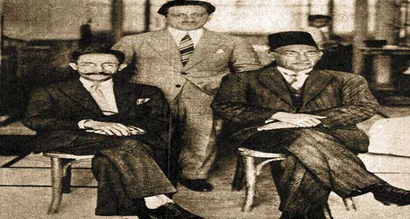 مطران يتوسط حافظ وشوقى 