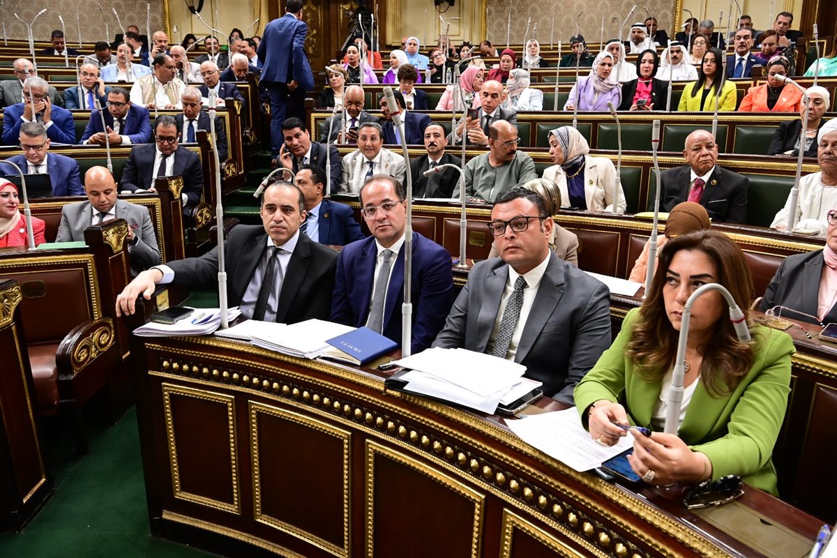 الحكومة أمام جلسة البرلمان 