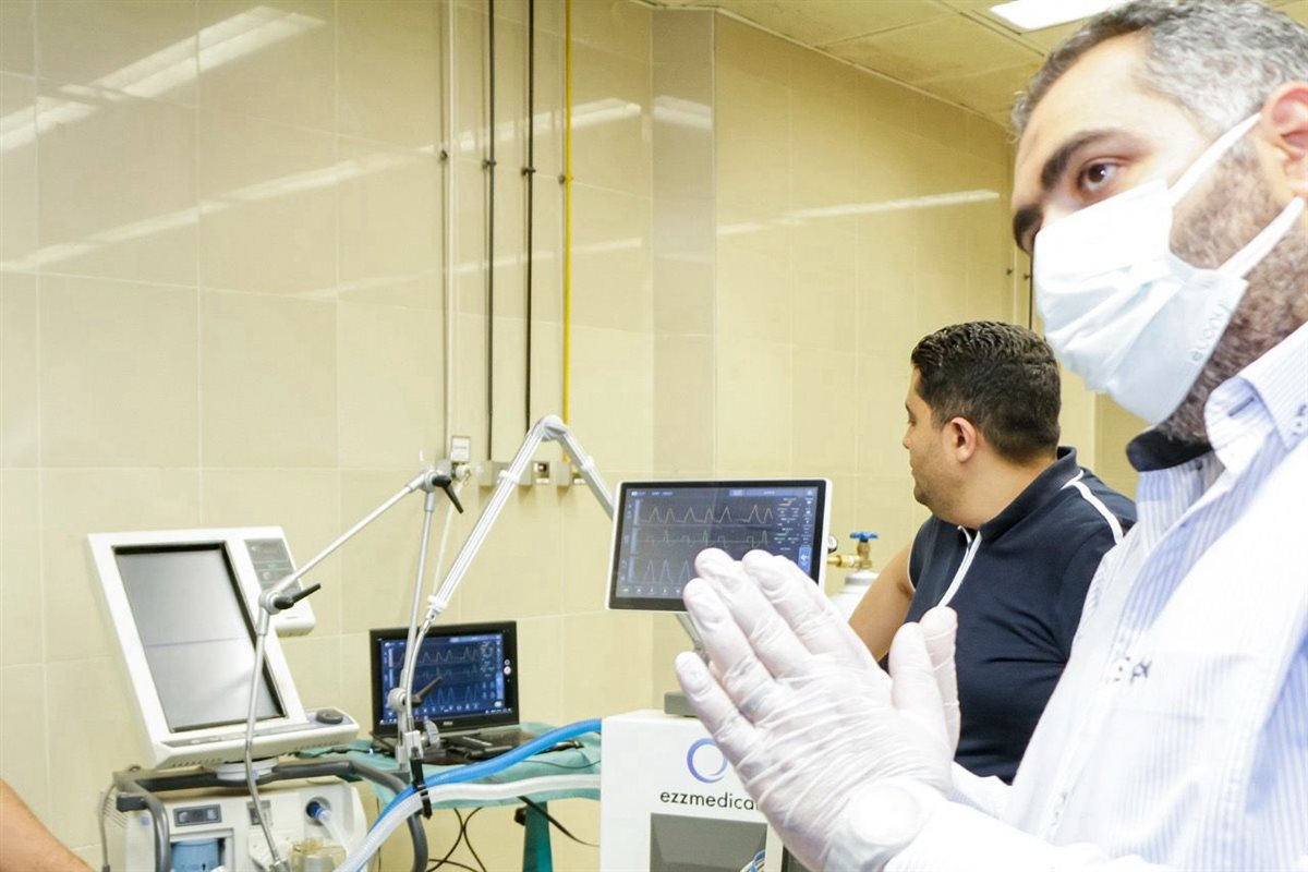 أول جهاز تنفس صناعي مصري قي قصر العيني