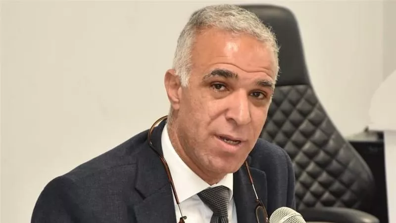 احمد فؤاد انور
