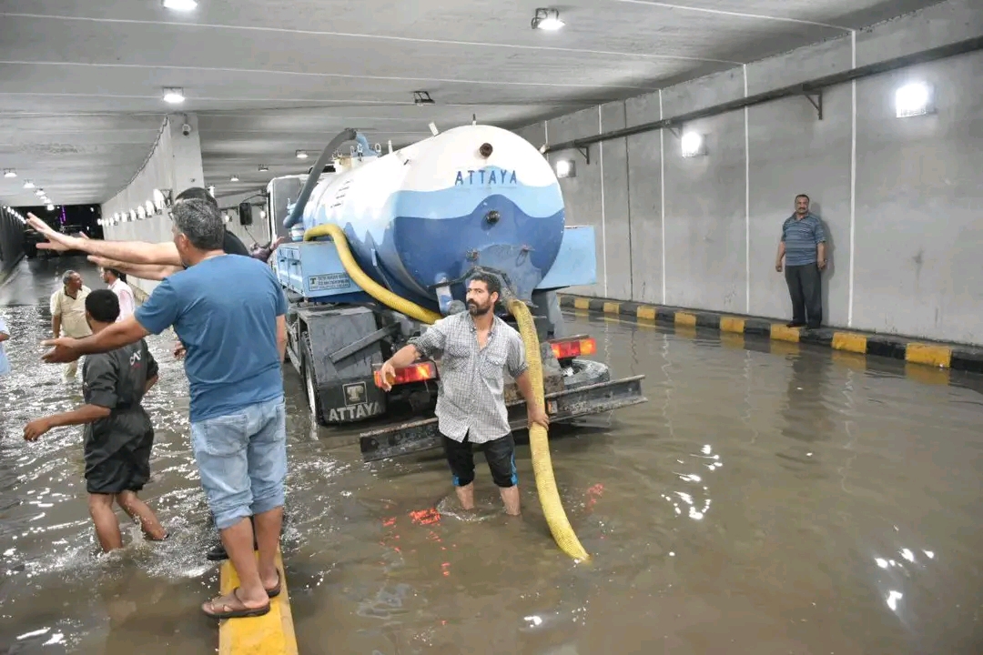 الاشموني يتفقد ميدانيًا أعمال سحب مياه الأمطار بنفق عرابي بالشرقية،فيتو