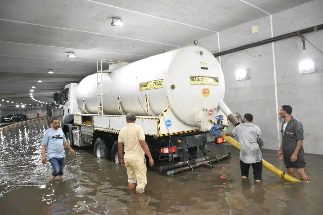 الاشموني يتفقد ميدانيًا أعمال سحب مياه الأمطار بنفق عرابي بالشرقية،فيتو
