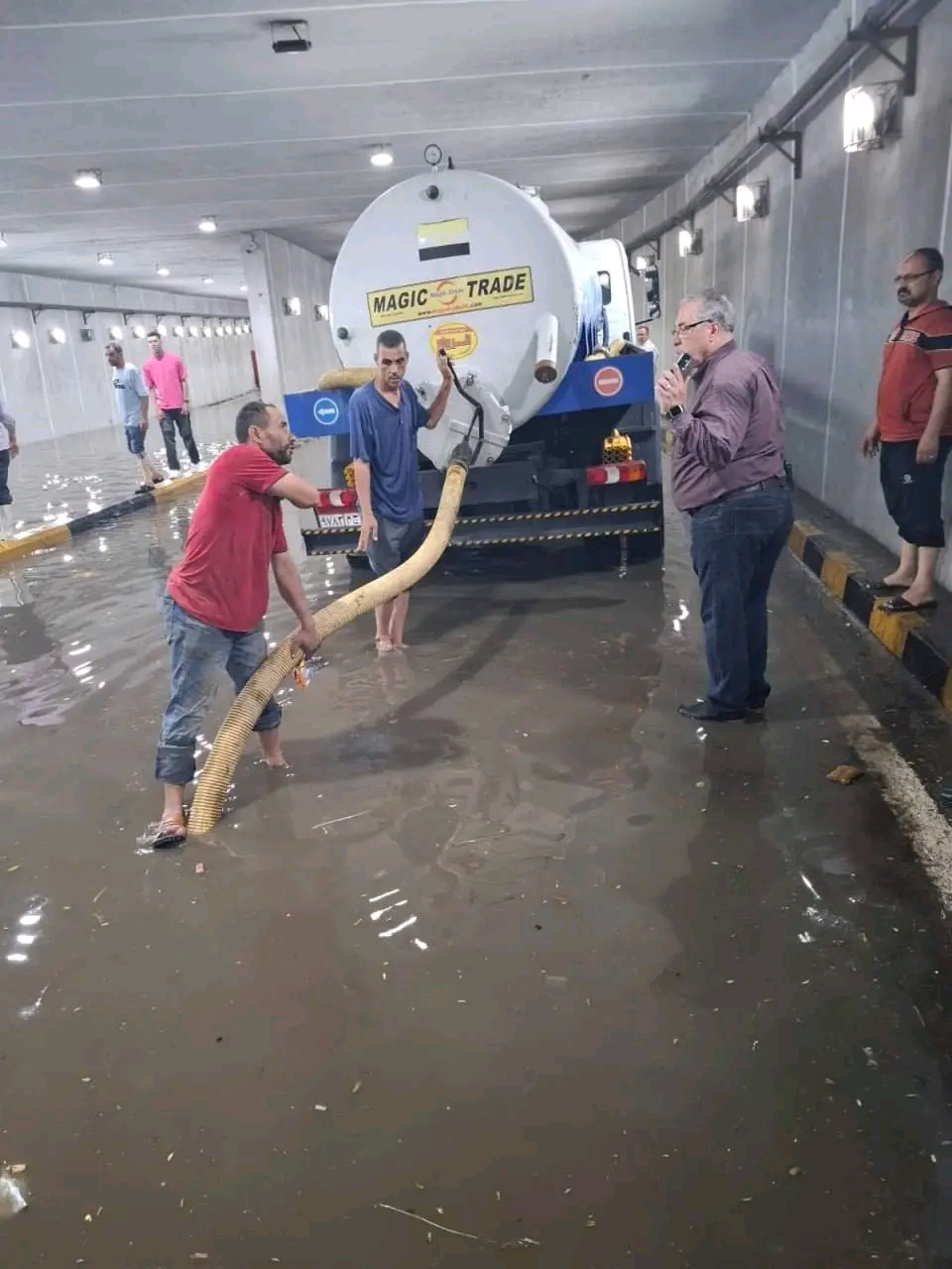 الاشموني يتفقد ميدانيًا أعمال سحب مياه الأمطار بنفق عرابي بالشرقية،فيتو